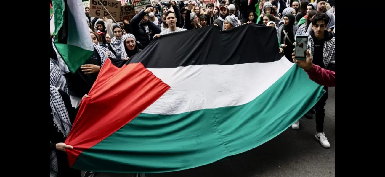 Video captures banker's violent reaction in Israel-Gaza dispute.