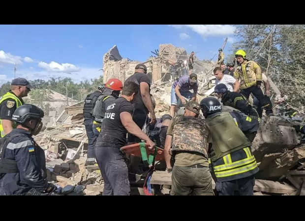 Nine died in Ukraine attacks; US sanctions on Russia increase as a result.