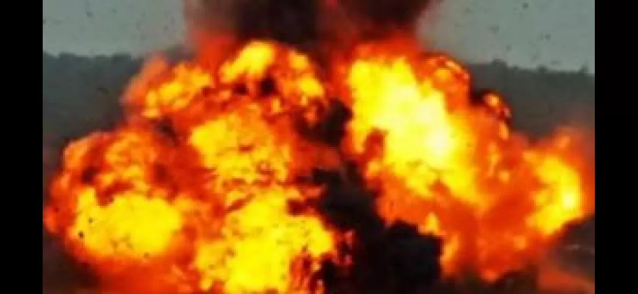 Explosion at Nagpur explosives factory kills 6, injures 3.