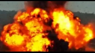 Explosion at Nagpur explosives factory kills 6, injures 3.