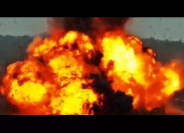 Explosion at Nagpur explosives factory kills 6, injures 3.