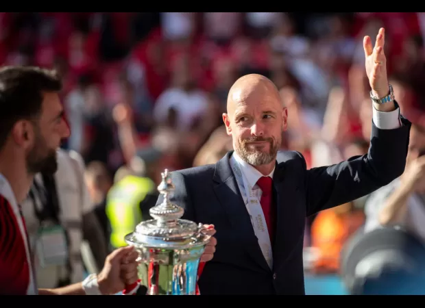 Juventus offer £40,000,000 for Manchester United player in transfer bid.