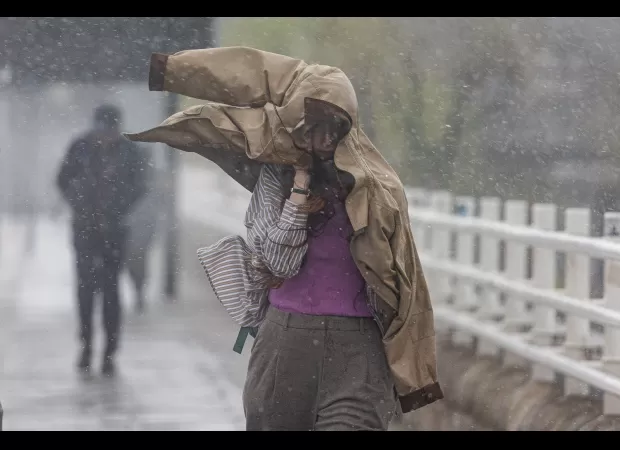 More rainy and thundery weather expected in UK, so keep your umbrellas handy.