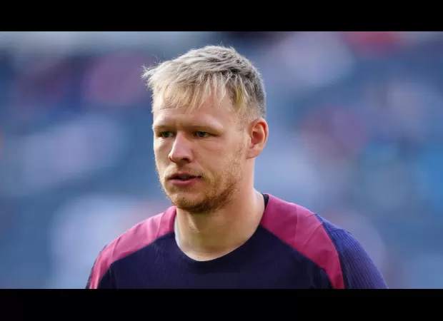 Ramsdale tells Arteta he wants to stay at Arsenal.