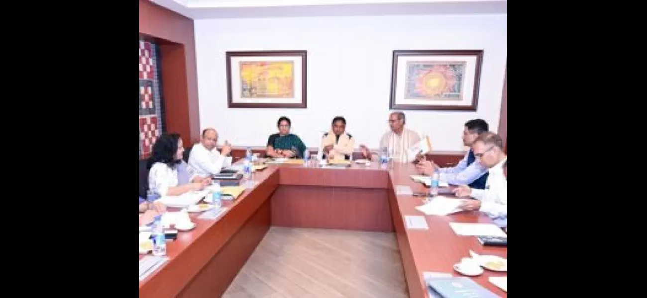 Mohan Majhi leads meeting review.