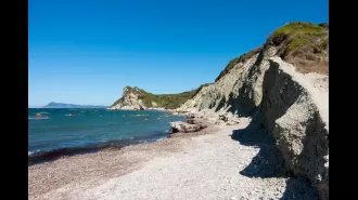 Missing tourist in Greece in the midst of extreme heatwave on an isolated island.