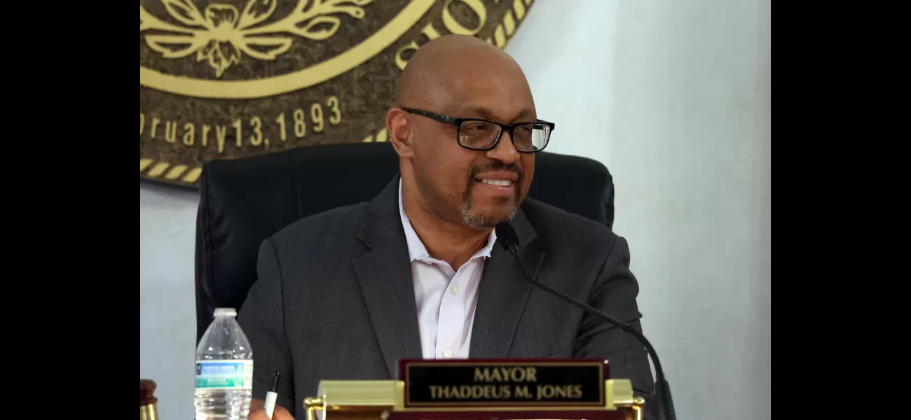 Calumet City Mayor Thaddeus Jones breaks tie to approve controversial credit card charges.