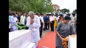 Odisha officials honor two workers who died in Kuwait fire accident.