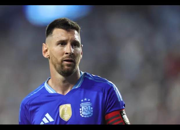 Lionel Messi praises young Argentine player as a future star with exceptional talent.