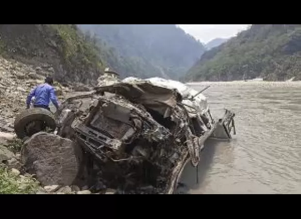 10 dead, 13 injured in Uttarakhand after tempo traveller falls into river.