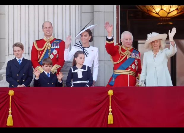 Kate rejoins the royal family on the palace balcony, bringing everyone together.