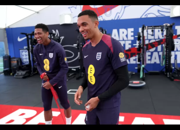 Gareth Southgate defends Trent Alexander-Arnold against criticism from Roy Keane and Wayne Rooney.