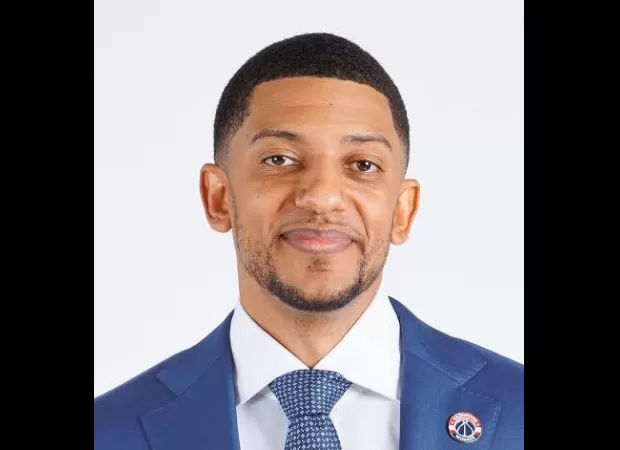 Saks Fifth Avenue apologizes to NBA GM for discriminatory treatment.