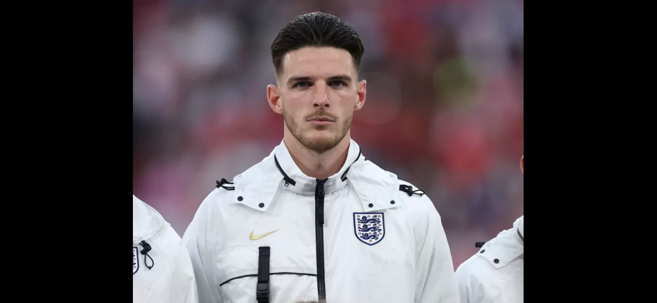 Neville advises Southgate on Rice's best position in England team.