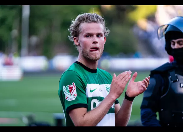 Hjulmand addresses his potential move to Manchester United and his future with Sporting.