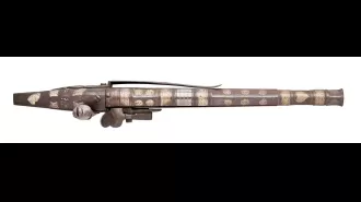 An antique Scottish pistol, believed to have been used in the Battle of Culloden, may sell for £18,000 at auction.