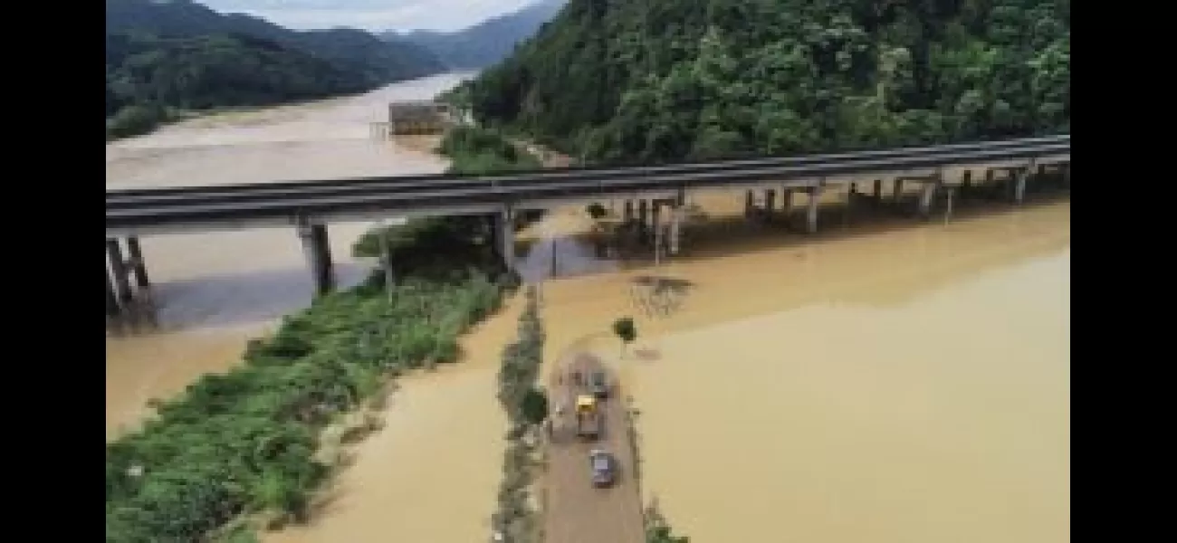 9 people die in Southern China due to severe flooding and landslide.