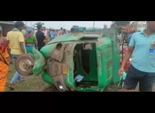 One man dead and another seriously injured when their rickshaw flipped over.