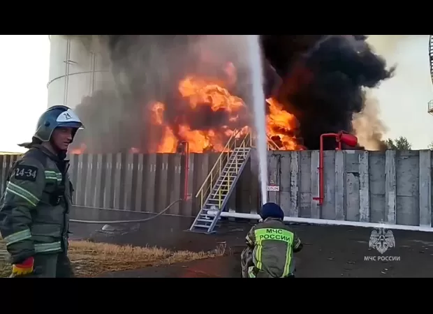 An attack by kamikaze drones destroyed Putin's oil storage facilities in a single moment.