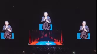 Seinfeld was heckled during his second show in Sydney, but he brushed it off, stating that it didn't bother him.