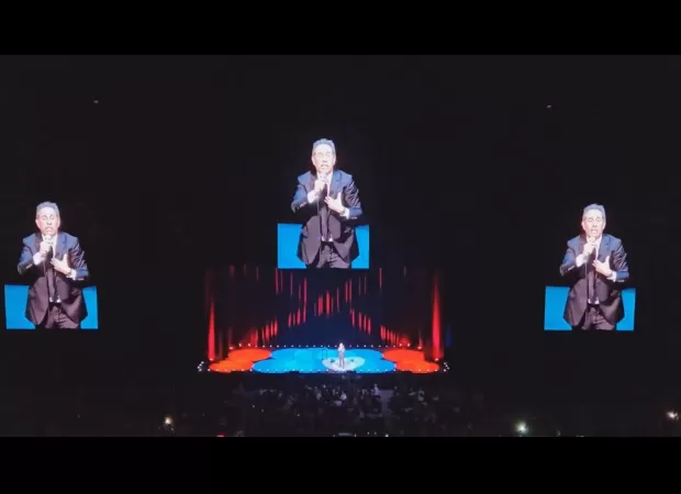 Seinfeld was heckled during his second show in Sydney, but he brushed it off, stating that it didn't bother him.