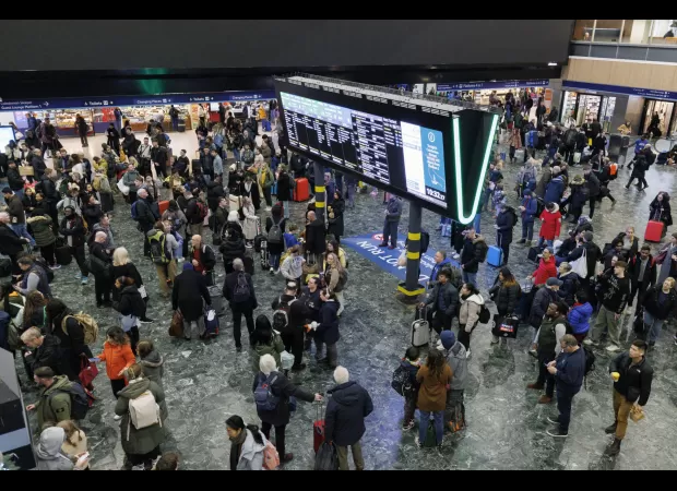 London rush hour trains cancelled or delayed at major station.