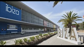 Man arrested on Ryanair flight in Ibiza for claiming to have a bomb on the plane.