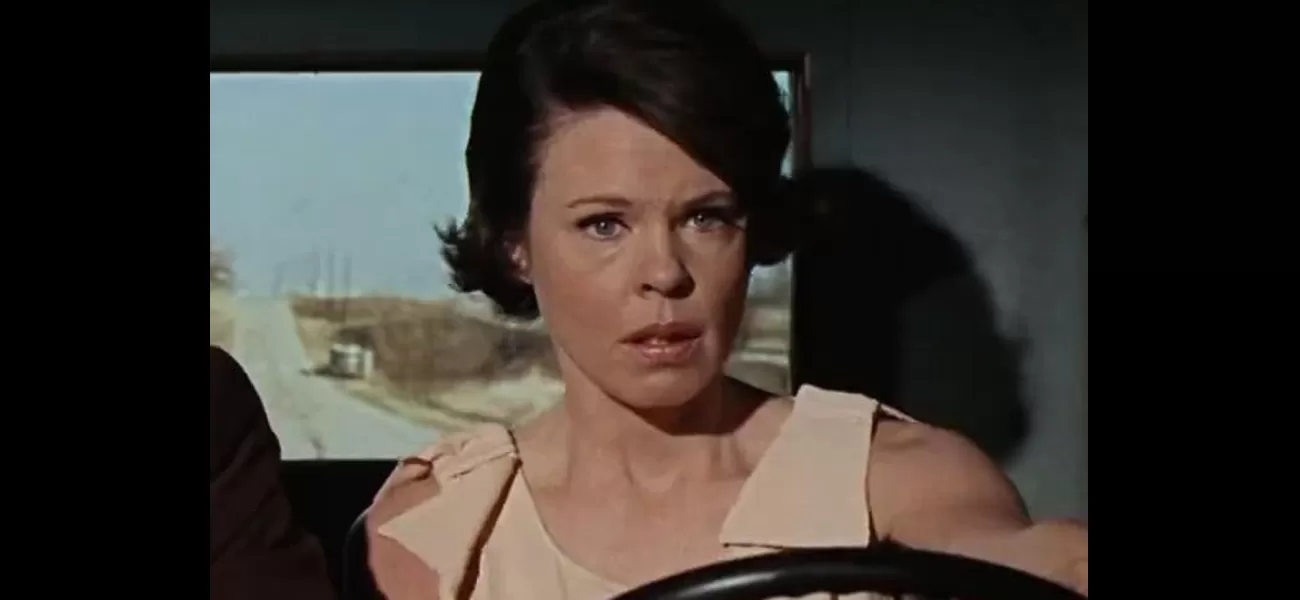 Actress Evans Evans, famous for her role in Bonnie and Clyde, passes away at 91 years old.