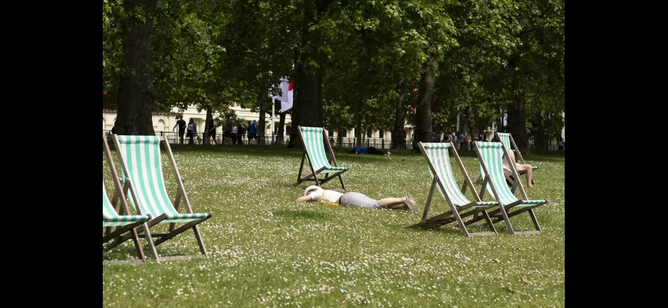 Londoners with hayfever face tough times due to elevated pollen levels.