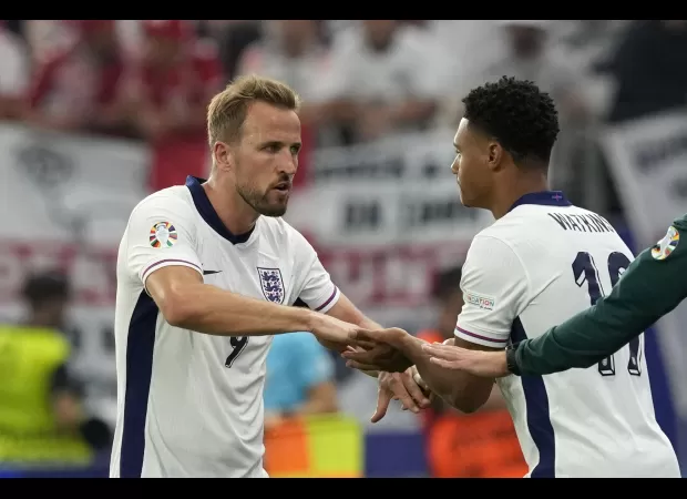 After taking out Harry Kane in a surprising move, Alan Shearer takes a shot at the England captain.