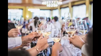 Bride criticized for strict alcohol rules at wedding.