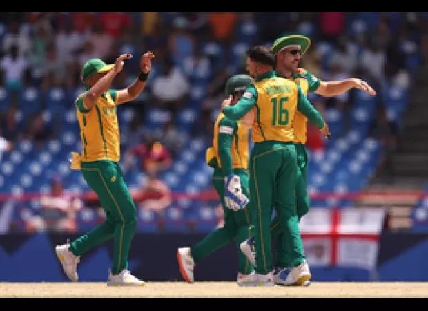 South Africa remains undefeated in the T20 World Cup with a 7-run victory over England.