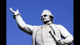 Vandals attack statue of Captain Cook.
