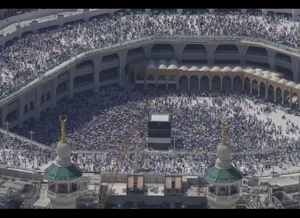 Over 1300 people, including an Australian, have died during Hajj due to extreme heat.