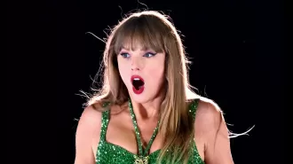 Gillian McKeith is angry about losing hundreds of pounds in a ticket scam for Taylor Swift's concert.