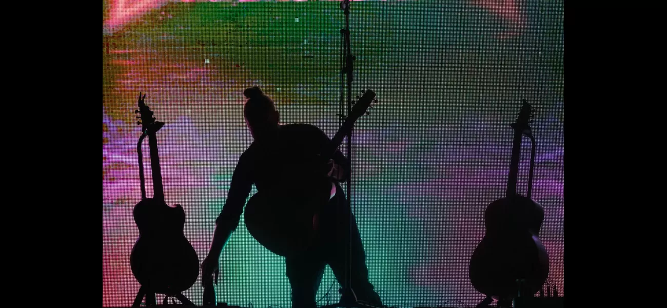 Popular singer from the 2000s unexpectedly reveals performance at Glastonbury music festival.