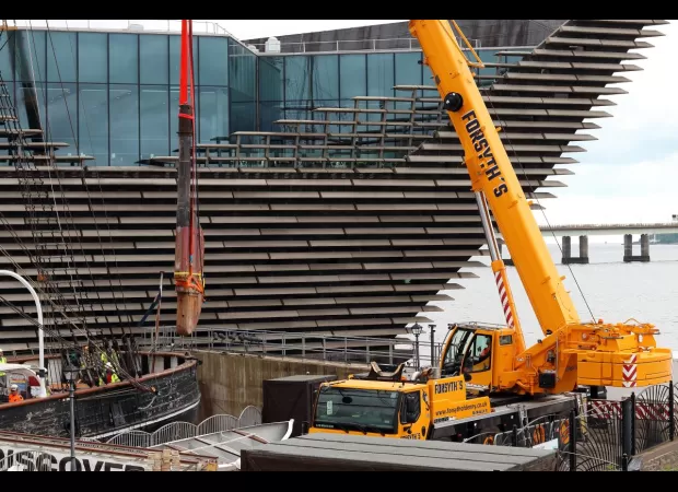 Ancient rudder of RRS Discovery taken out for refurbishment after 120 years.
