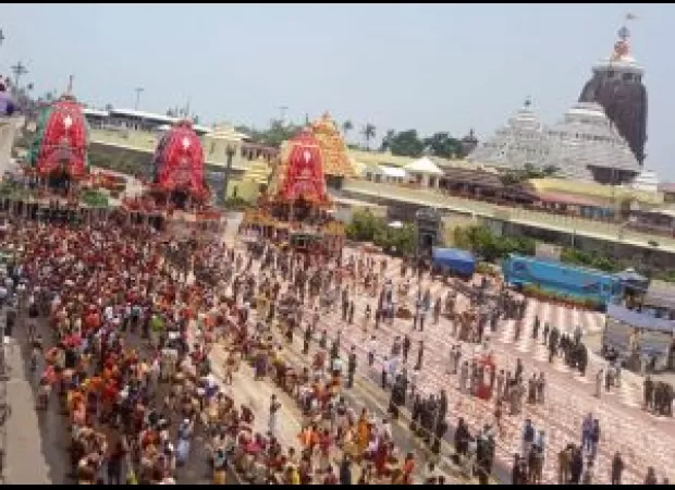 Starting at 5pm, the chariot will begin to be pulled.