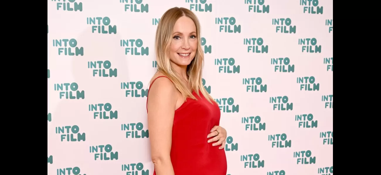Actress Joanne Froggatt, known for her role in Downton Abbey, is pregnant with her first child at the age of 43.