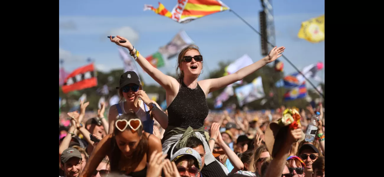 Which artists are performing at Glastonbury on June 26th?
