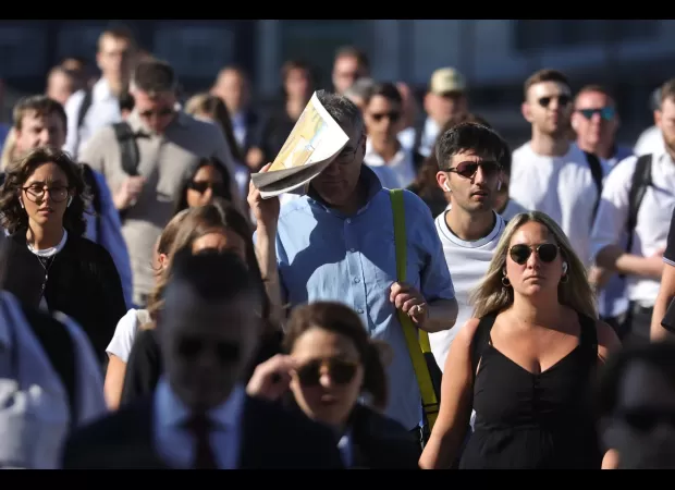 London residents prepare for hot conditions as heatwave persists.