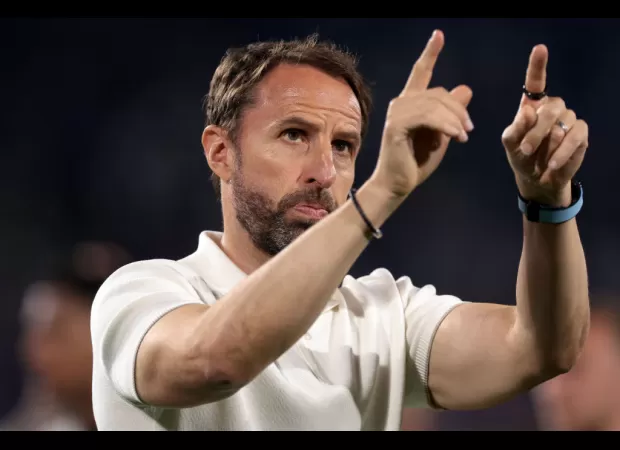 Wilshere criticizes Southgate's choice, which may affect Chelsea player's self-esteem.