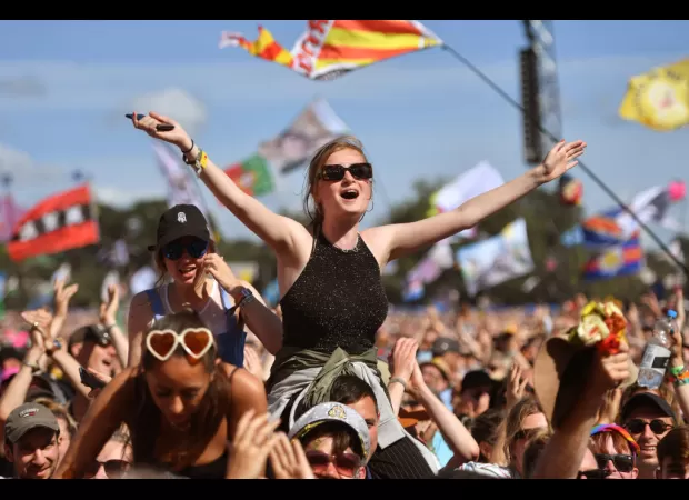Which artists are performing at Glastonbury on June 26th?