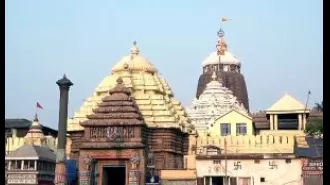Sand artist urges CM to quickly fix Ratna Bhandar.