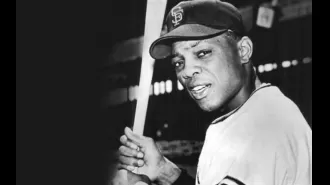 Tribute to Willie Mays and Negro Leagues featured at MLB game.