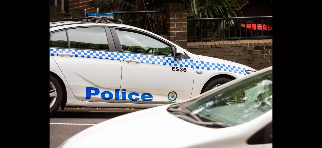 Robbery in Melbourne causes injuries to police and workers.