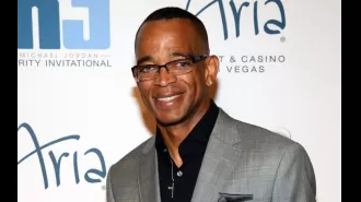 Stuart Scott's daughters and ESPN's Scott Van Pelt honor the late host's iconic ESPY speech 10 years later, bringing tears to eyes.