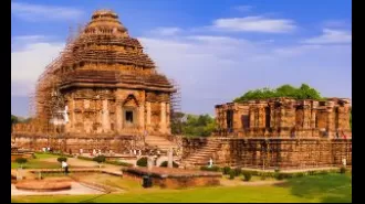 A list of the top five must-see tourist destinations in the state of Odisha.