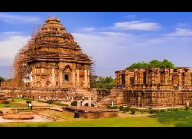 A list of the top five must-see tourist destinations in the state of Odisha.