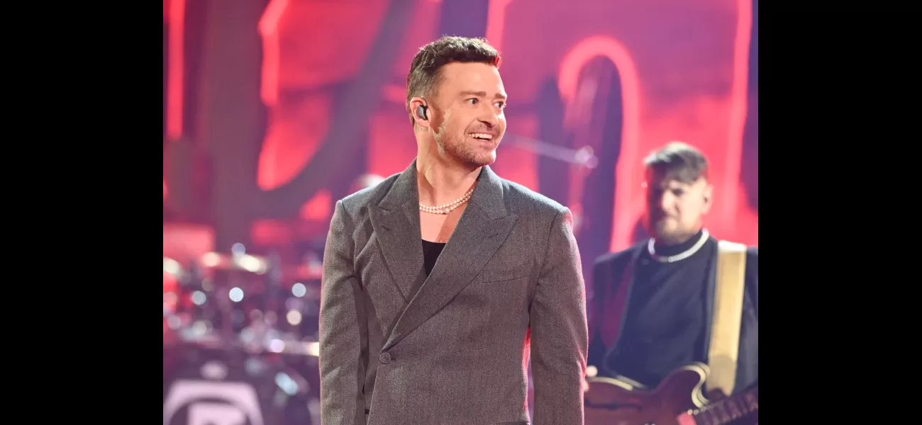 Justin Timberlake makes a joke about his drink-driving arrest during a performance in a viral video.
